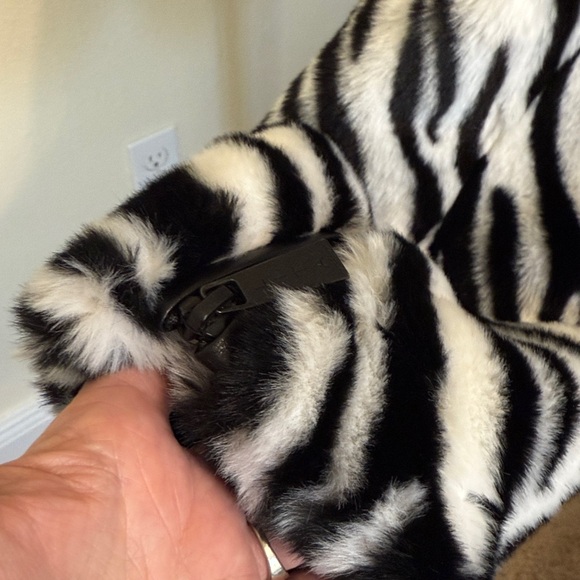 Zebra Print Faux Fur Jacket - Picture 10 of 16